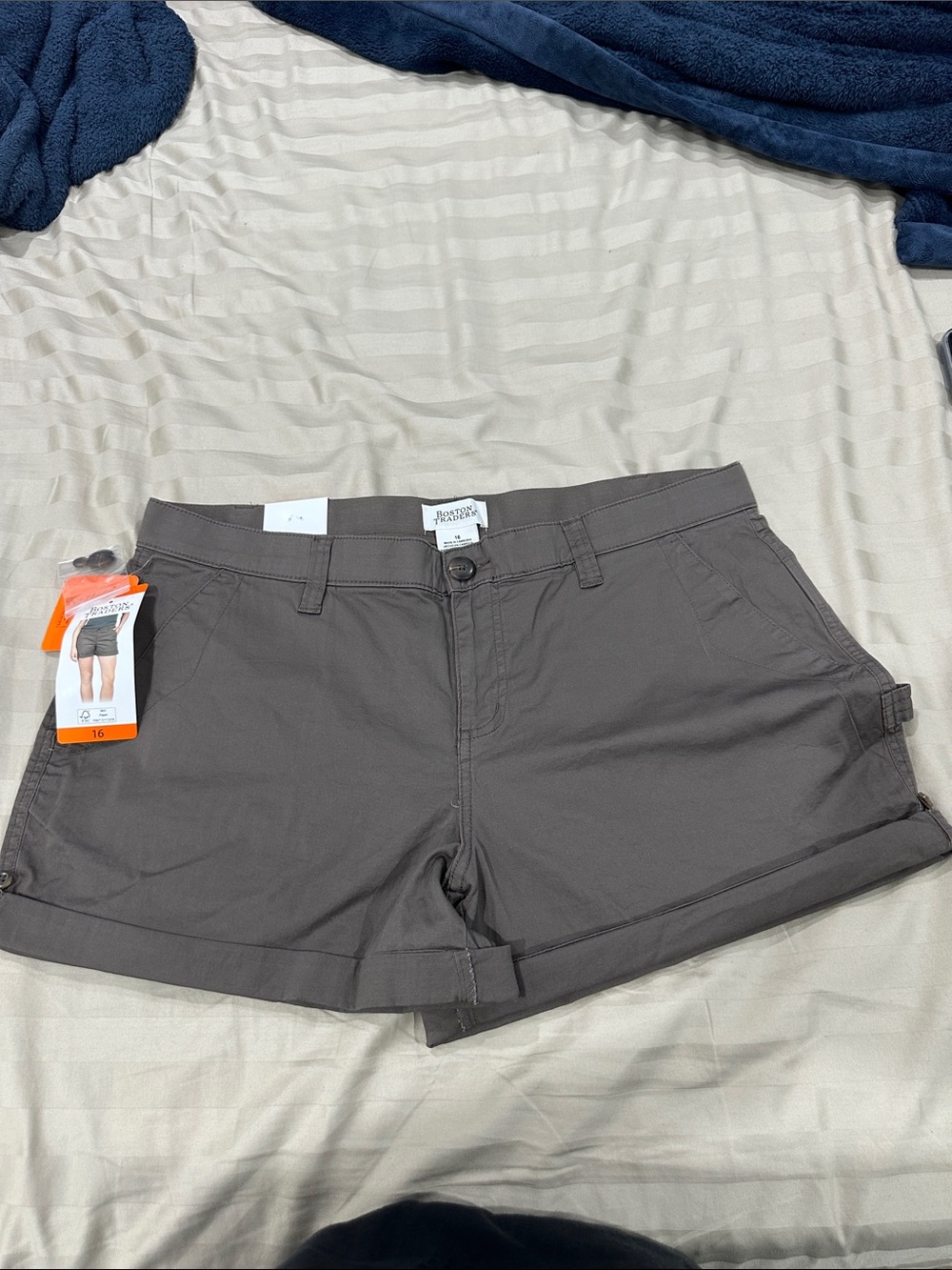 Boston Trader’s Women's Roll-Cuff Bermuda Shorts in Dark Brown NWT NSH